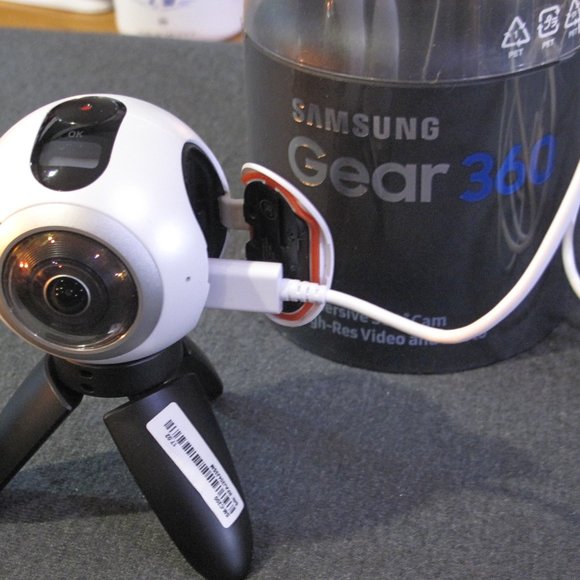Samsung Gear 360 Real 360° High Resolution VR Camera - Picture 8 of 12